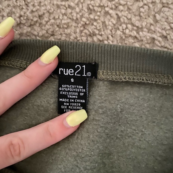 pull string long sleeve - Picture 3 of 3